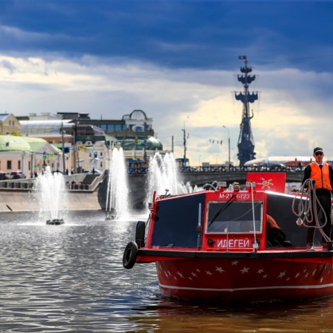 Круговой от причала “Третьяковский”